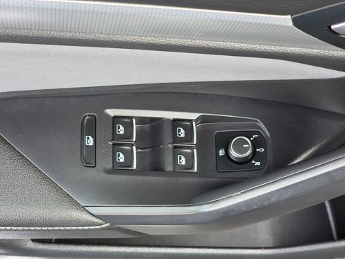 Used 2025 Volkswagen Jetta SE image 13