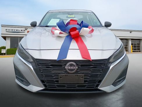 Used 2024 Nissan Altima 2.5 SV image 8