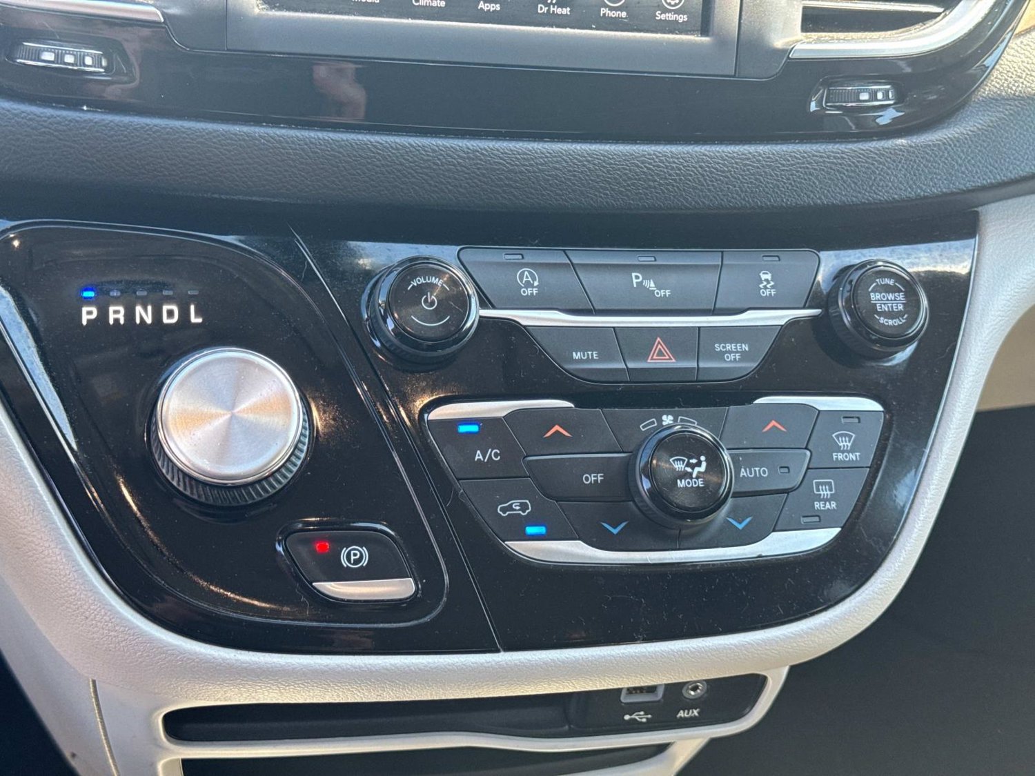 Used 2019 Chrysler Pacifica Touring-L FWD image 35