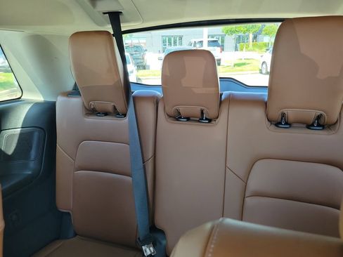 Used 2023 Nissan Pathfinder Platinum FWD image 12