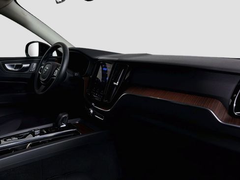 Certified 2024 Volvo XC60 B5 Plus w/ Protection Package Premier AWD/4WD image 24