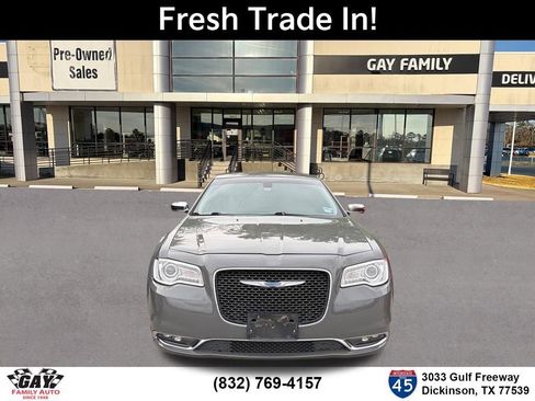 Used 2018 Chrysler 300 Limited w/ Harman/Kardon Audio Group RWD image 2