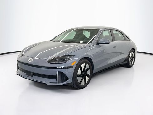Used 2024 Hyundai Ioniq 6 SE RWD image 3