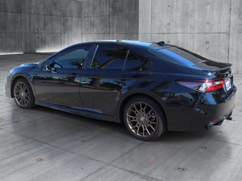 Used 2023 Toyota Camry SE FWD image 3