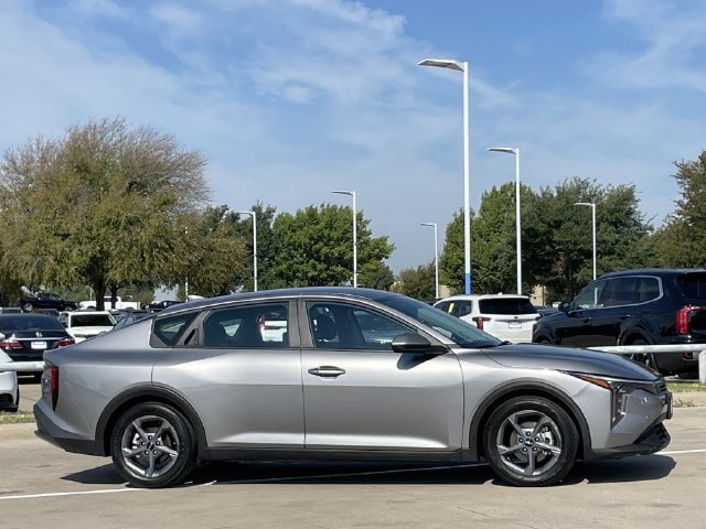 Used 2025 Kia K4 FWD image 3