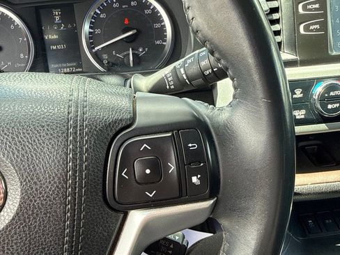 Used 2016 Toyota Highlander XLE AWD/4WD image 17