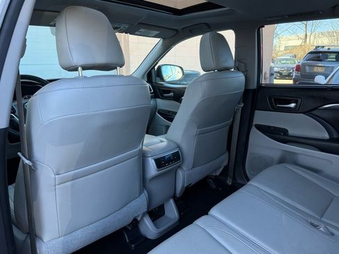 Used 2018 Toyota Highlander Limited w/ Protection Package #3 image 13