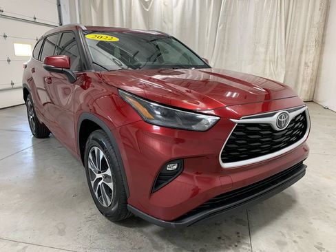 Used 2022 Toyota Highlander XLE FWD image 14