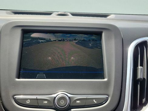 Used 2019 Chevrolet Equinox LS image 19