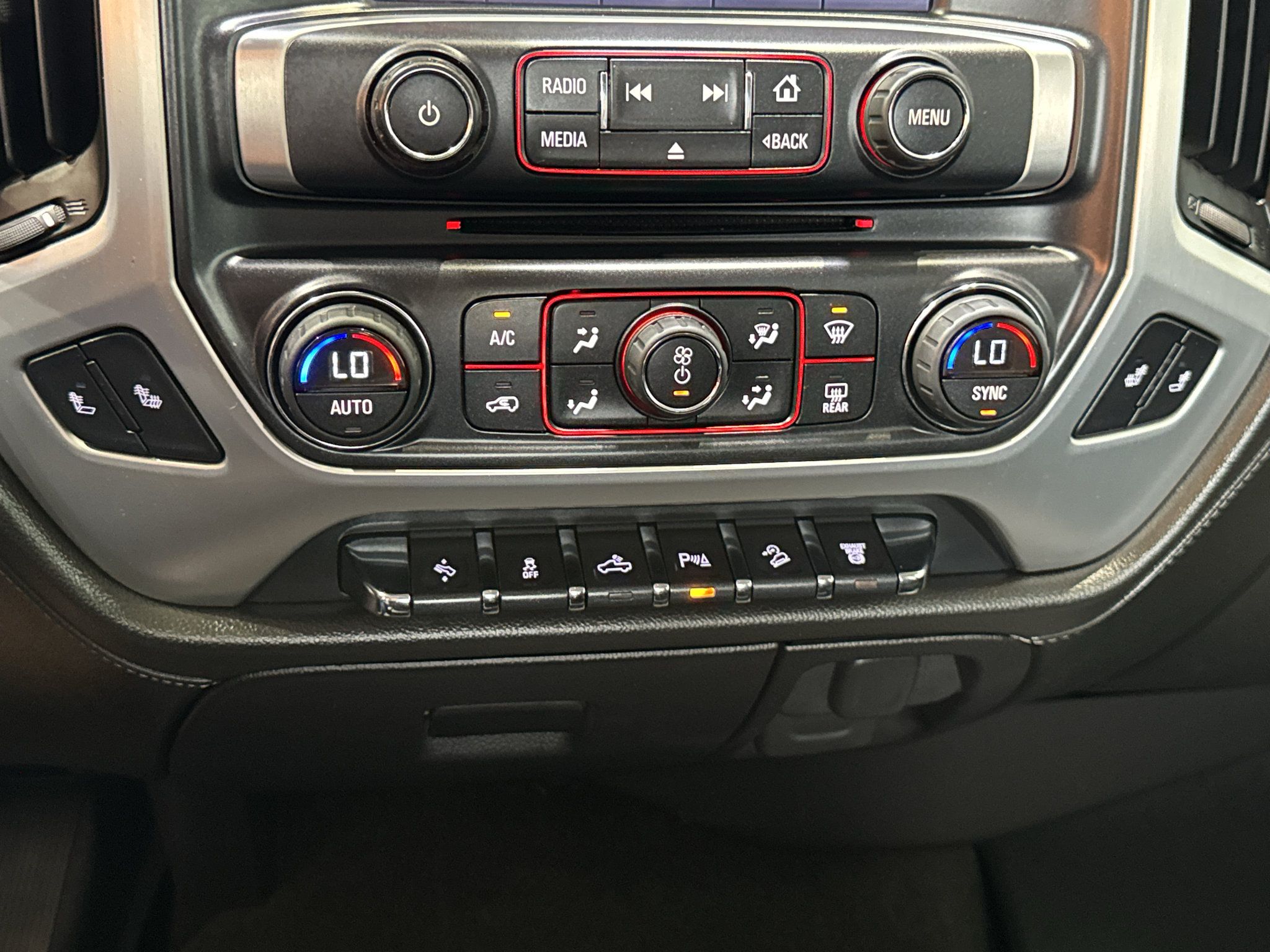 Used 2015 GMC Sierra 3500 SLT w/ Duramax Plus Package AWD/4WD image 30