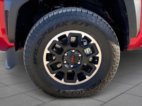 Used 2025 Toyota Tacoma TRD Off-Road image 10