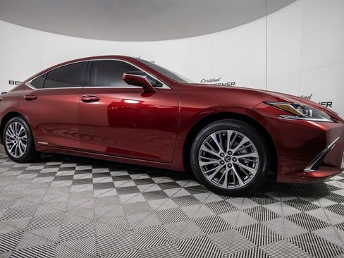 Used 2021 Lexus ES 300h w/ Premium Package FWD image 2