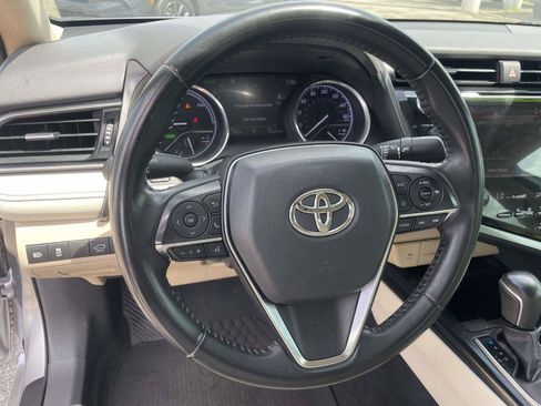 Used 2019 Toyota Camry XLE FWD image 13