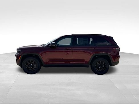 New 2025 Jeep Grand Cherokee Altitude RWD image 21