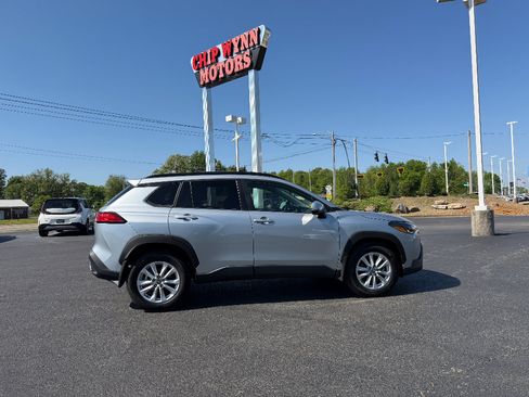 Used 2023 Toyota Corolla Cross LE FWD image 8