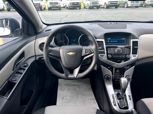Used 2016 Chevrolet Cruze LS image 13