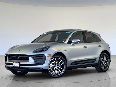 Used 2025 Porsche Macan image 1