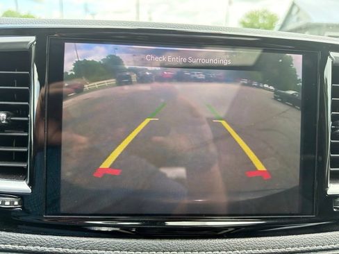 Used 2024 Chrysler Pacifica Limited FWD image 25