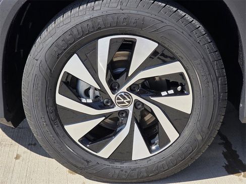 New 2026 Volkswagen Tiguan S image 8