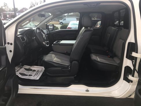 Used 2019 Nissan Titan S image 8