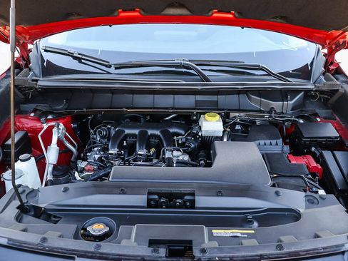 Used 2023 Nissan Pathfinder SV image 29