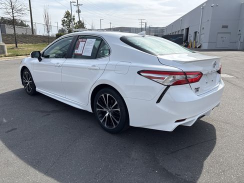 Used 2020 Toyota Camry SE image 7