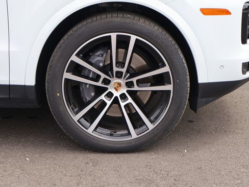 Certified 2026 Porsche Cayenne AWD/4WD image 30