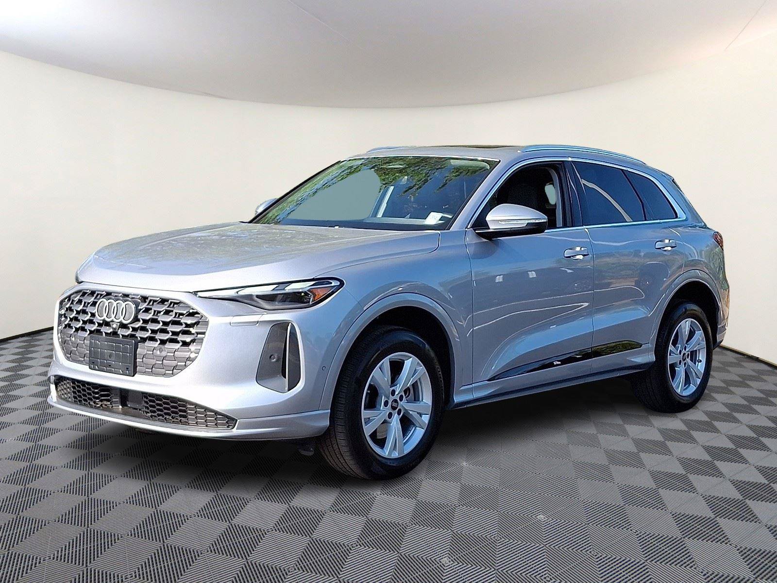 Used 2025 Audi Q5 Premium AWD/4WD image 3