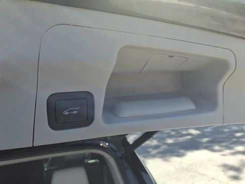 Certified 2023 GMC Acadia SLT image 33