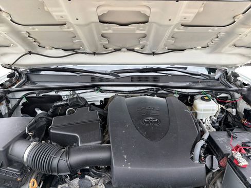 Used 2019 Toyota Tacoma TRD Off-Road image 12