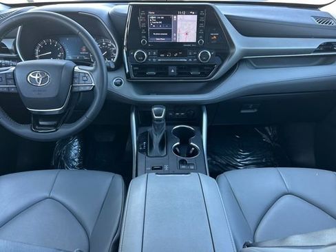 Certified 2021 Toyota Highlander XLE image 19