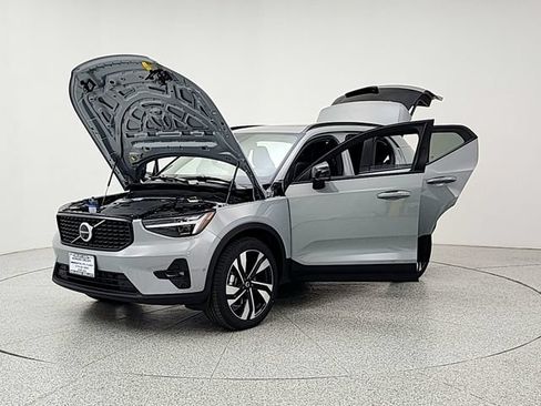 New 2026 Volvo XC40 B5 Plus w/ Climate Package AWD/4WD image 9