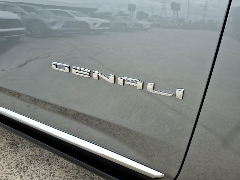 New 2026 GMC Yukon XL Denali w/ Denali Reserve Package AWD/4WD image 10
