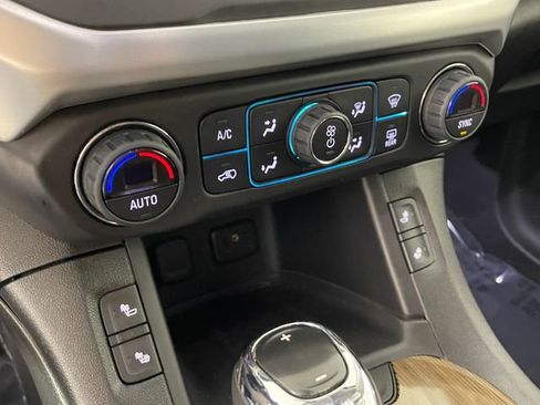 Certified 2017 GMC Acadia SLE image 9