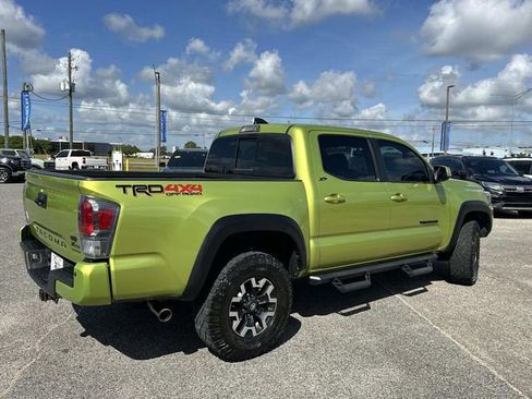Used 2023 Toyota Tacoma TRD Off-Road w/ Technology Package AWD/4WD image 9