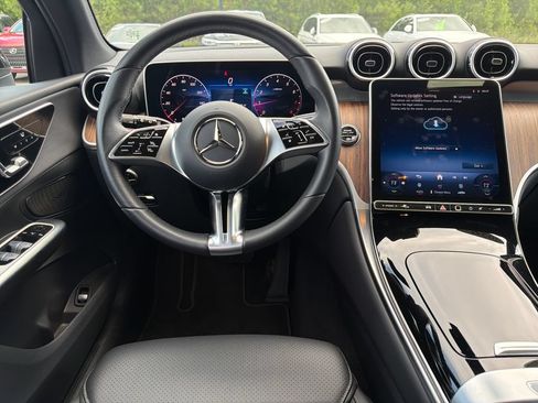 Used 2026 Mercedes-Benz GLC 300 4MATIC image 2