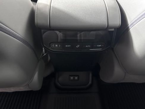 Used 2020 Toyota Highlander XLE AWD/4WD image 20