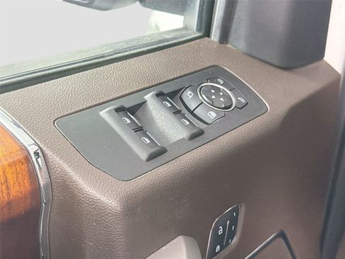 Used 2018 Ford F150 King Ranch w/ Equipment Group 601A Luxury AWD/4WD image 17