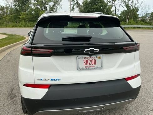 Used 2022 Chevrolet Bolt EUV LT w/ Convenience Package FWD image 10