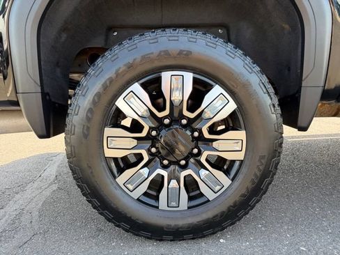 Used 2024 GMC Sierra 2500 Denali AWD/4WD image 12