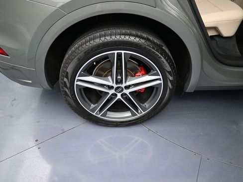 Used 2024 Audi Q5 e Premium Plus w/ Premium Plus Package image 26