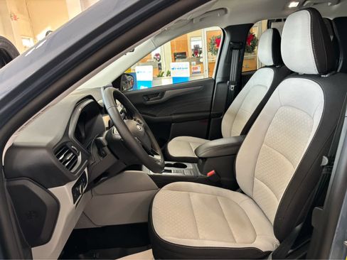 Used 2025 Ford Escape Active w/ Cold Weather Package image 27