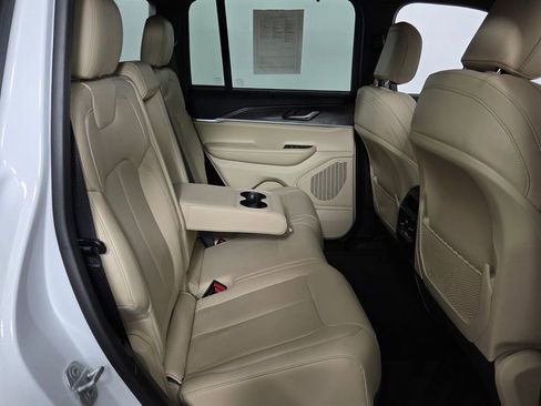 Used 2023 Jeep Grand Cherokee Limited w/ Luxury Tech Group II image 37