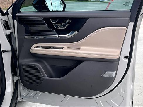 Used 2021 Lincoln Corsair FWD w/ Premium Package image 21