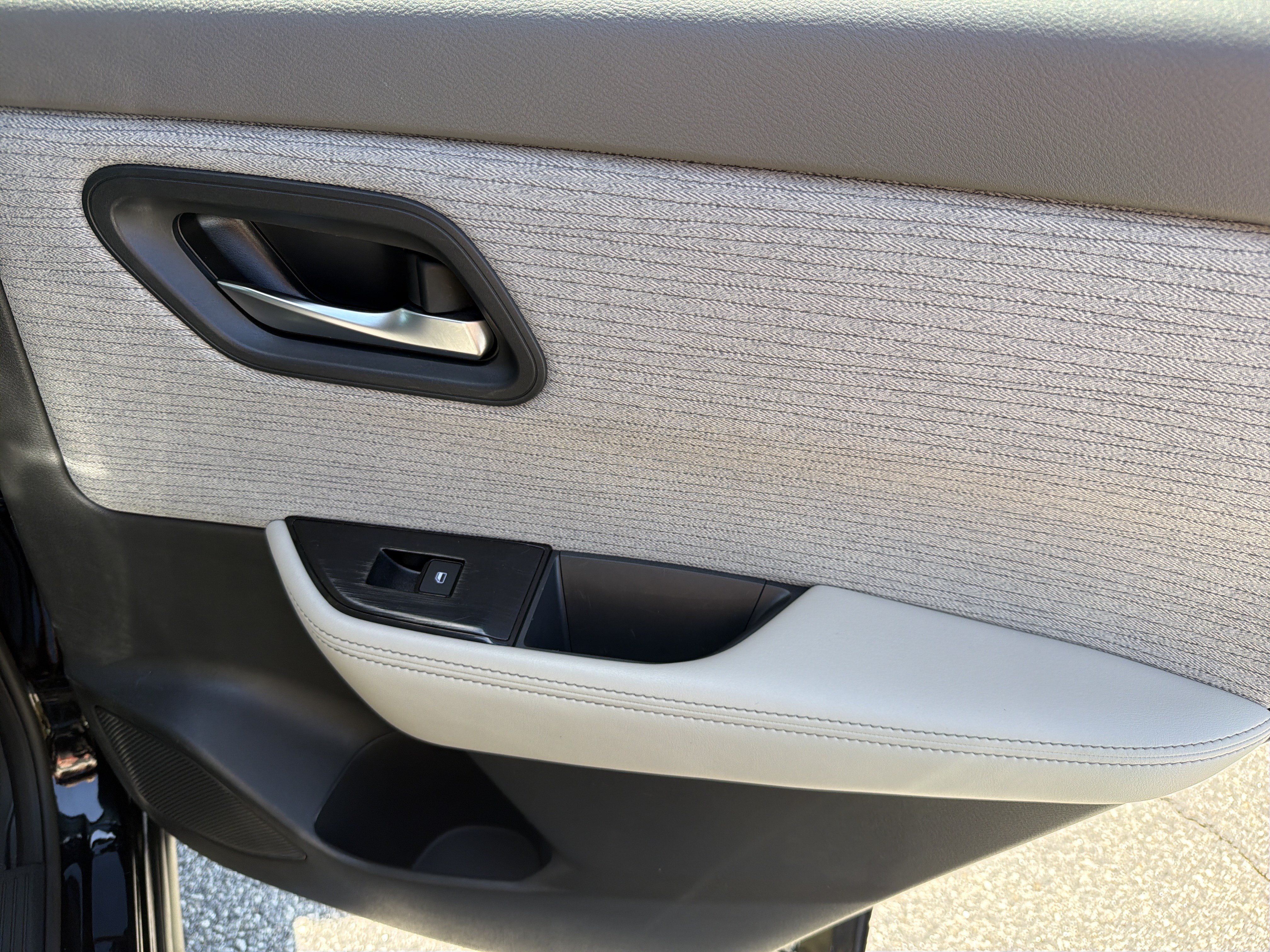Used 2023 Nissan Rogue SV FWD image 27