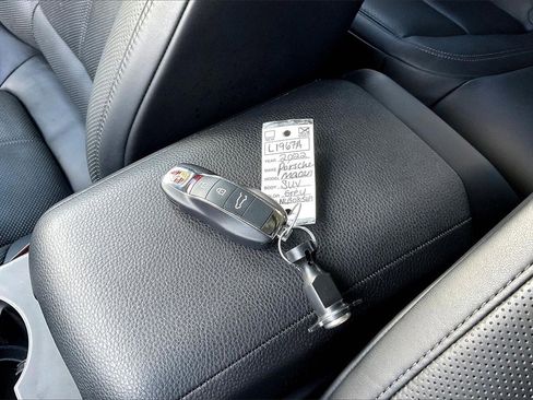 Used 2022 Porsche Macan Base image 35