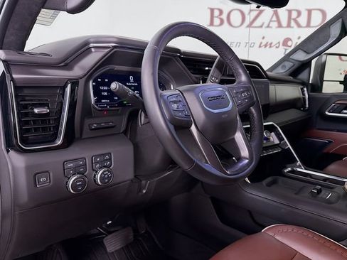 Used 2025 GMC Sierra 3500 Denali Ultimate AWD/4WD image 11