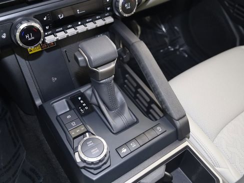 Used 2025 Toyota Tacoma Limited image 28