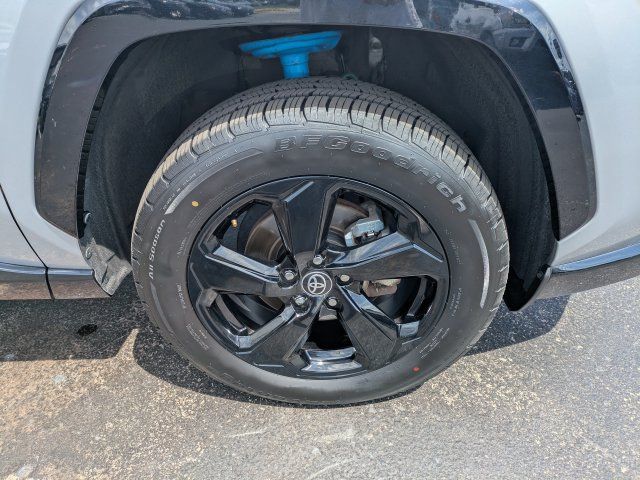 Used 2021 Toyota RAV4 XSE w/ XSE Grade Weather Package AWD/4WD image 12