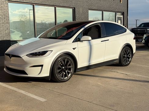 Used 2022 Tesla Model X image 19